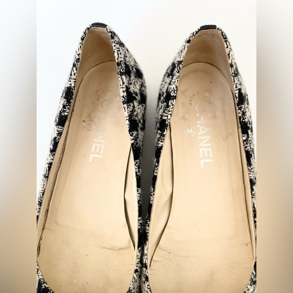 Chanel Black Ivory Houndstooth Tweed cap toe CC Ballet flats EU 38.5 - Picture 2 of 12